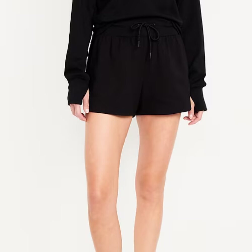 NWT Old Navy Extra High-Waisted Dynamic Fleece Shorts - Black - Womens Small